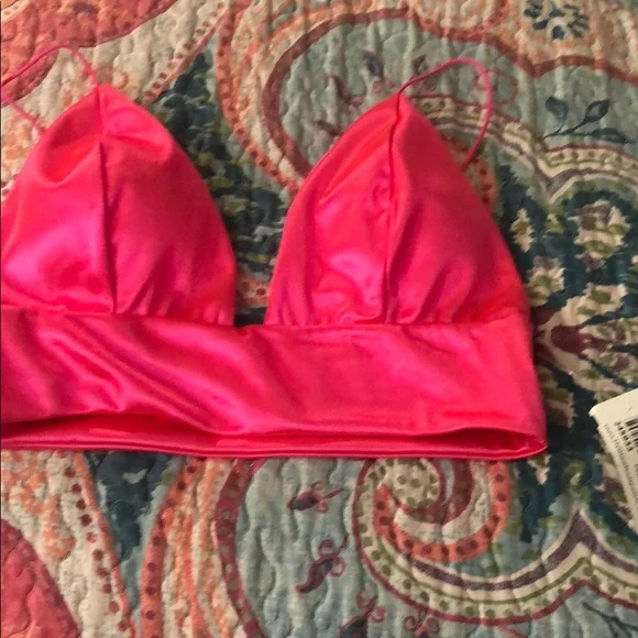 Hot pink satin crop top super cute - Picture 3 of 3